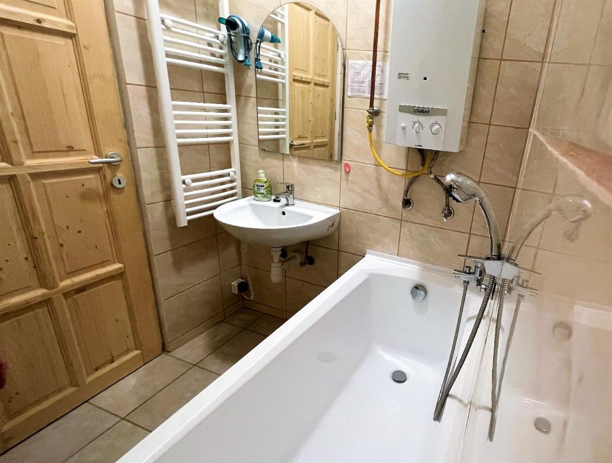 Evi Apartman Eger Bagian luar foto