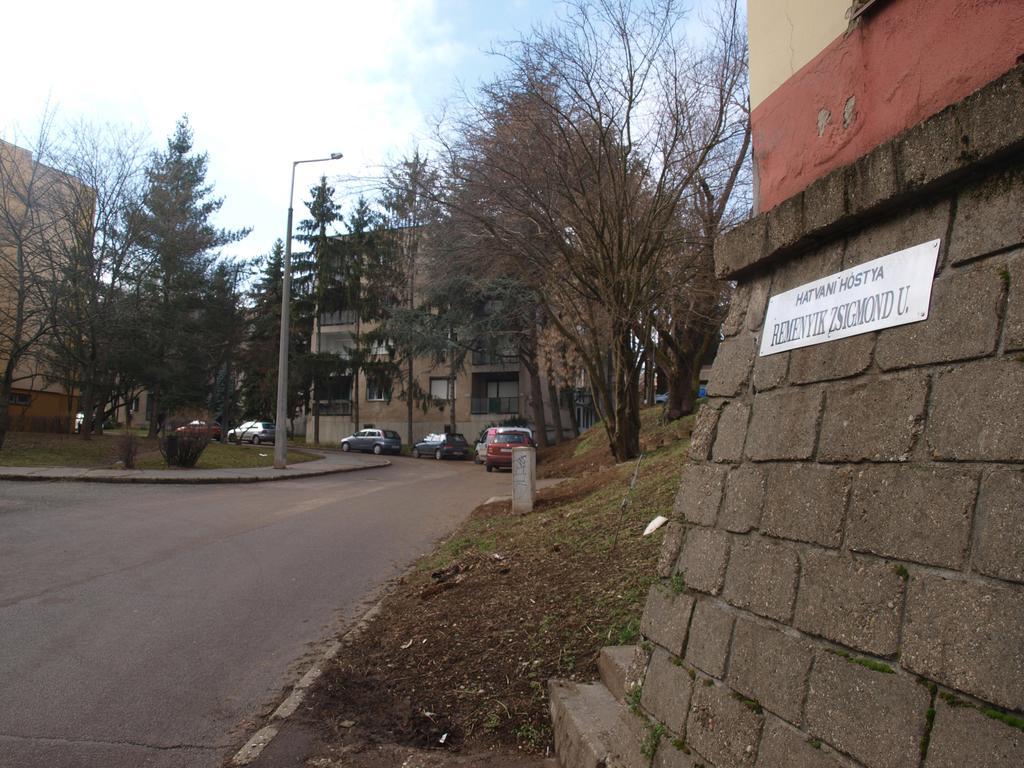 Evi Apartman Eger Bagian luar foto