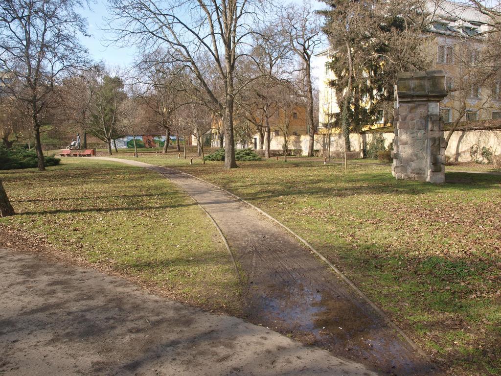Evi Apartman Eger Bagian luar foto