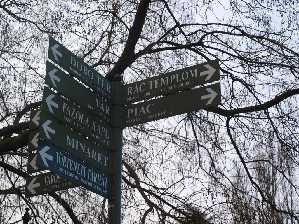 Evi Apartman Eger Bagian luar foto