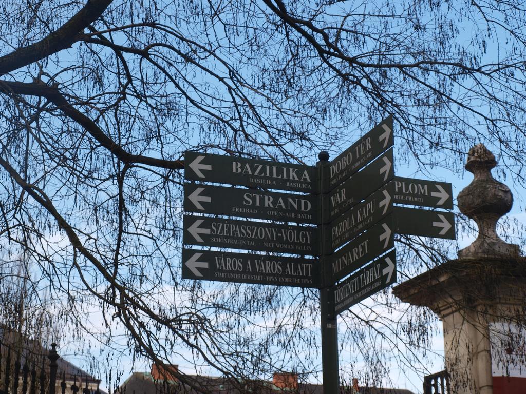 Evi Apartman Eger Bagian luar foto