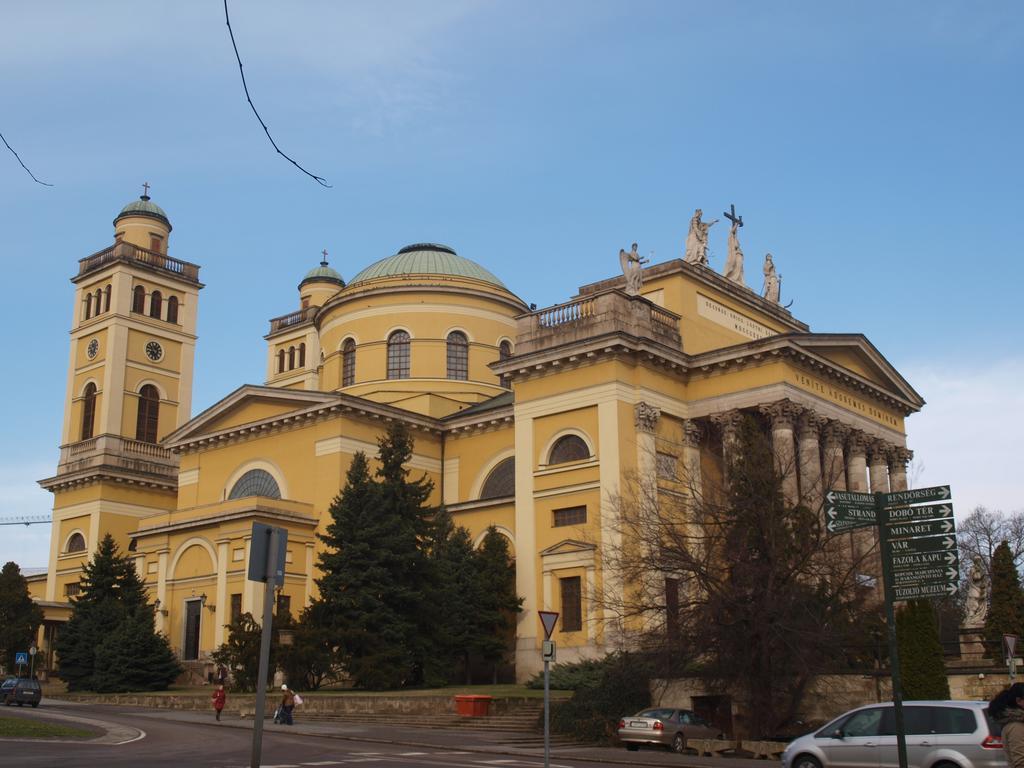 Evi Apartman Eger Bagian luar foto